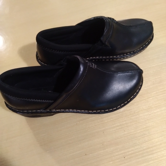 Shoes - Picture 2 of 8